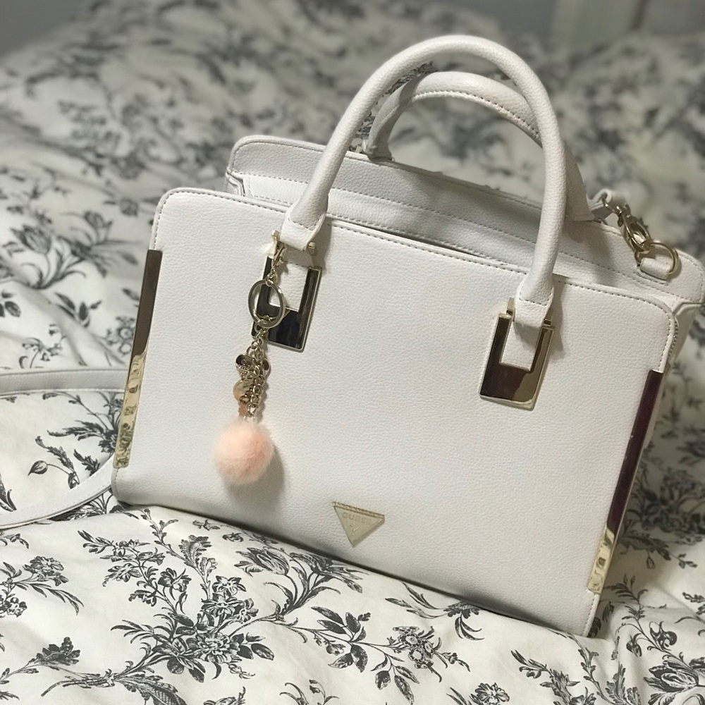 White GUESS brand purse. With removable strap